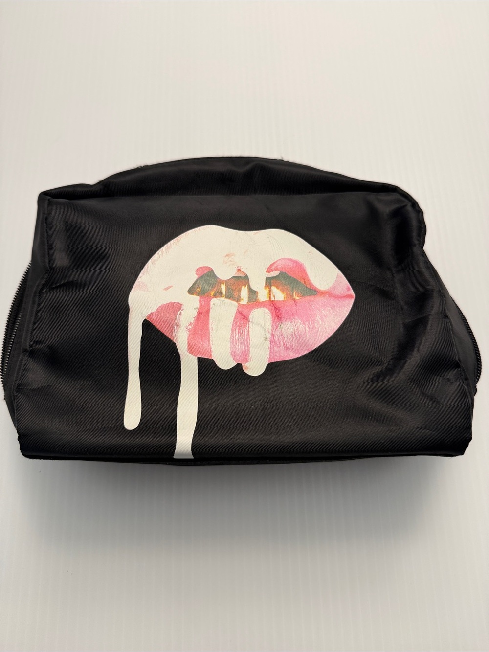 Kylie Cosmetic by KYLIE JENNER MAKE-up bag